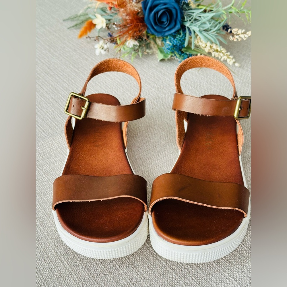 Women’s Altar'd State Athleisure Leather Strap Sandals White Platform 8.5